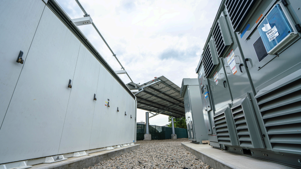 NineDot-Energy-Battery-Containers-and-Solar-Canopy (1)